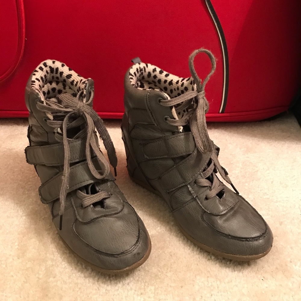 Women’s boots.